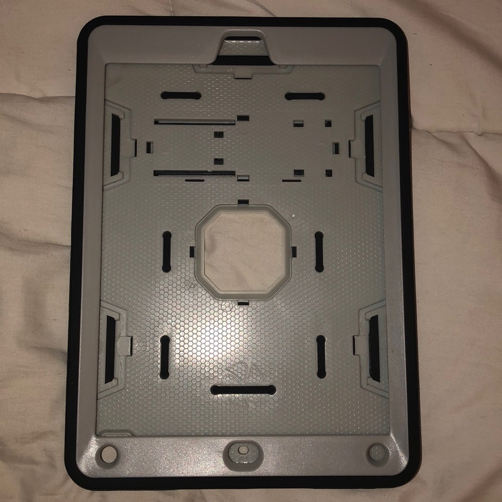 Brand NEW IPAD case👾